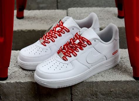 Nike Air Force 1 Low White Supreme .